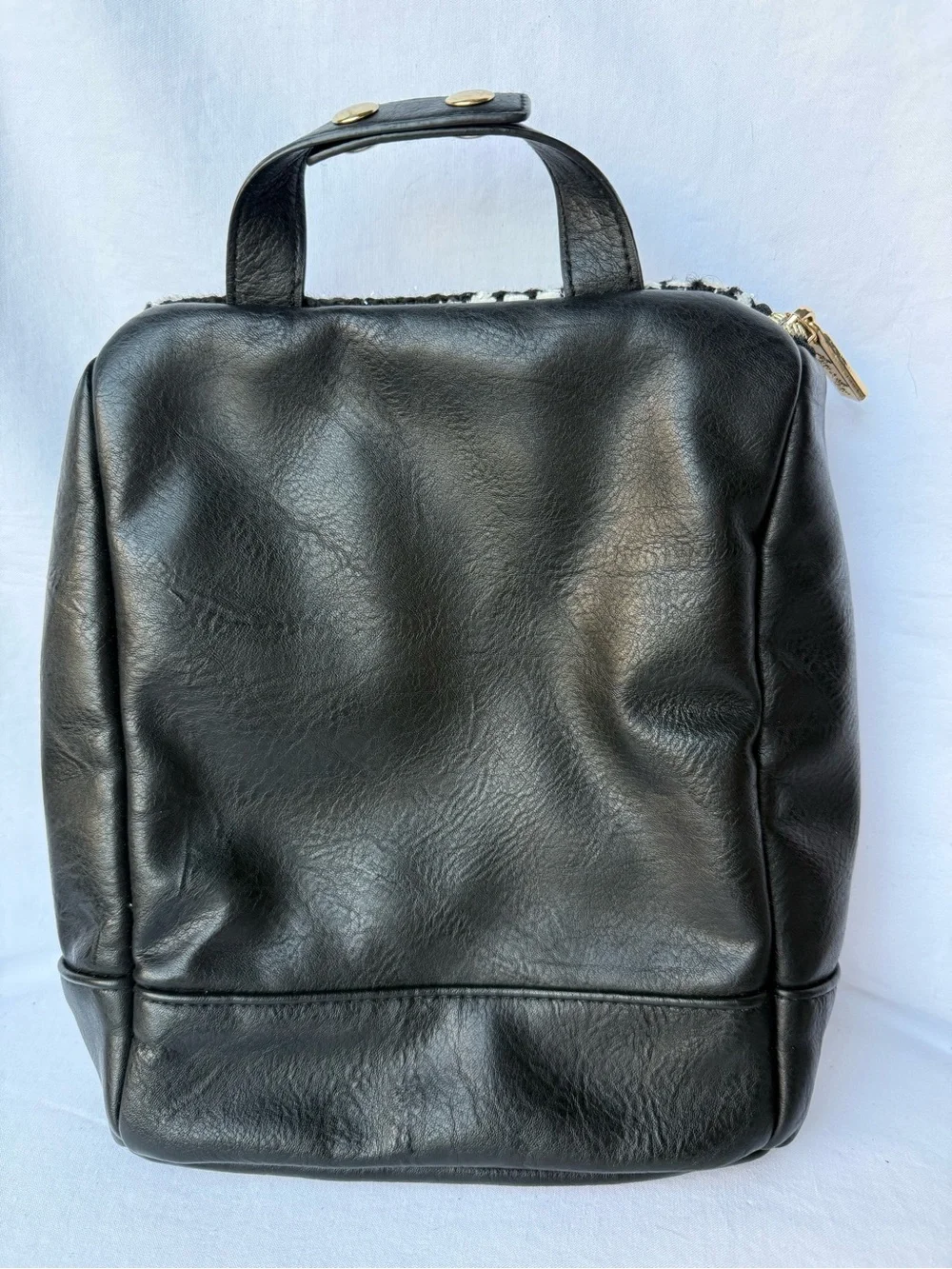 Itzy Ritzy chic black